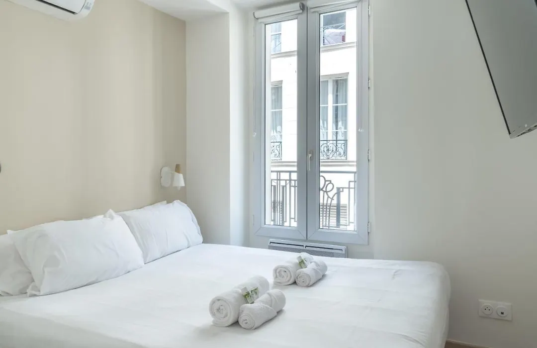 Lavie Maison Parisian Aircon Gem-1